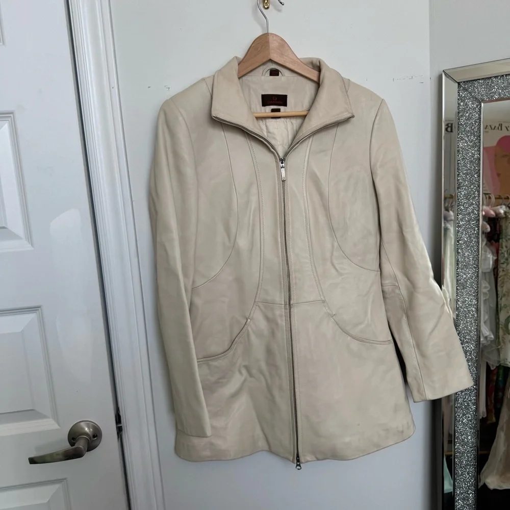 Vintage Danier Genuine Leather Jacket Creamy Taupe, Zip, Minimalist Cut 8/10 - Picture 3 of 8